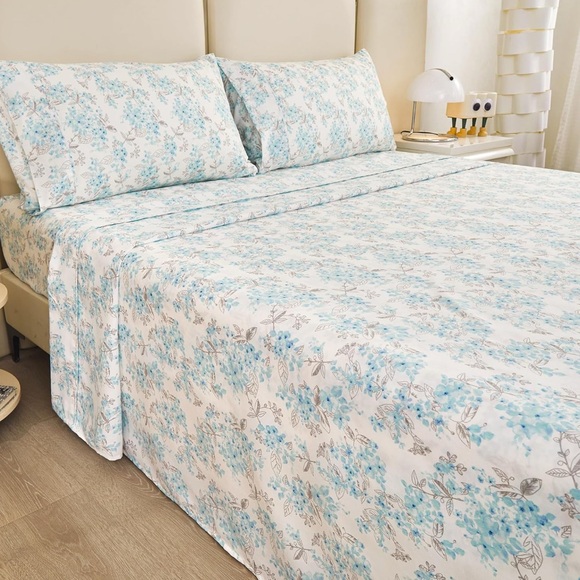 Floral Blue and White Bedsheets Set King Size 
* Brand New * - Picture 1 of 7